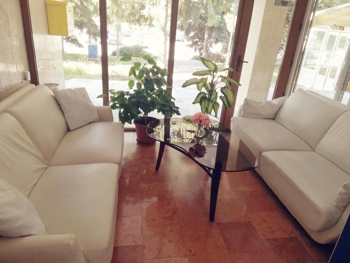 Apart Hotel Central Razgrad מראה חיצוני תמונה